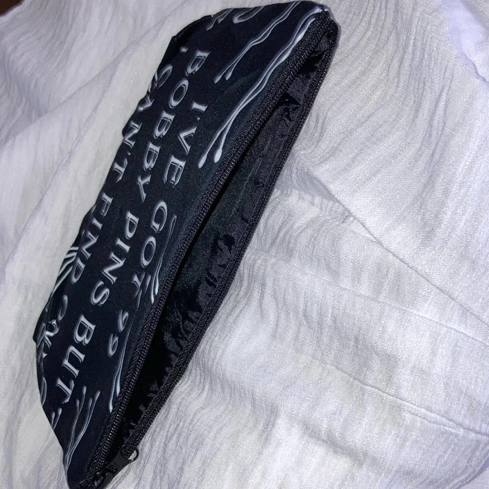 Cosmetic Case NWOT Make up Pouch Unbranded Black & White - Picture 10 of 15